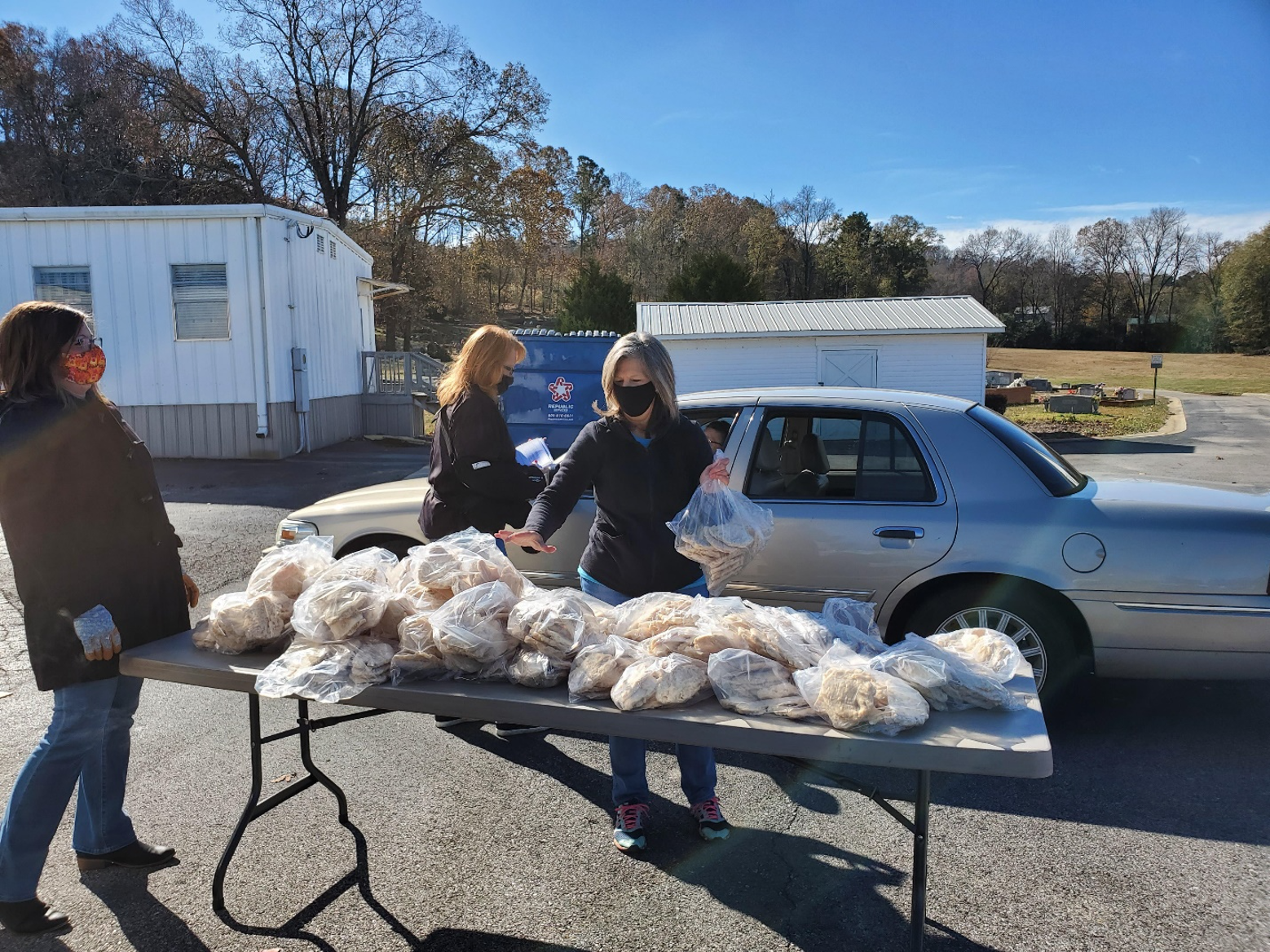 Lineage Logistics workers participating in Holidays without Hunger in Gadsden, AL