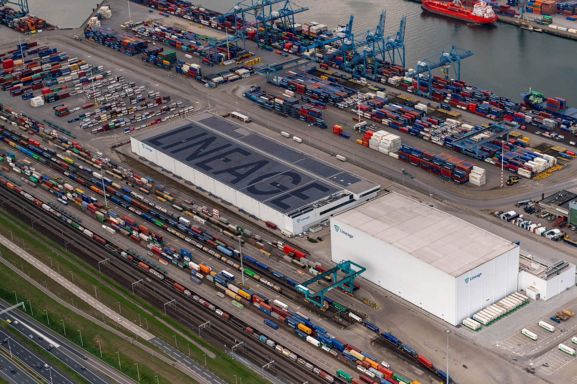 Customs brokerage services from Lineage help provide importers and exporters the resources they need to manage their international freight.
