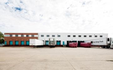 Exterior photo of Lineage's Iowa City facility
