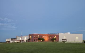 Exterior photo of Lineage's Springfield facility
