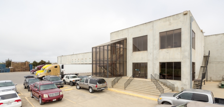 Photo of main entrance to Hilltop facility