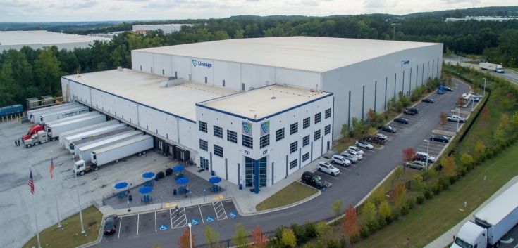 Exterior view of Lineage’s Lithia Springs cold storage facility in Atlanta, showcasing a modern warehouse design with multiple loading docks and parking areas.