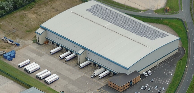 Aerial view of Lineage’s Seaham cold storage facility in the UK with solar panels and loading docks on site.