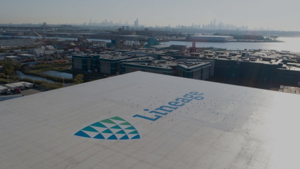 Roof of a Lineage warehouse with the Lineage logo on it