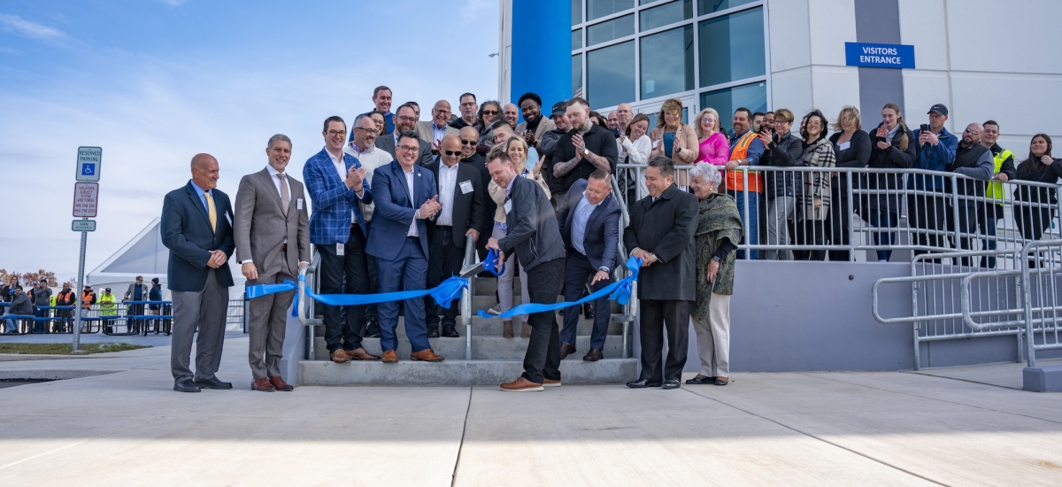 Lineage executives and community leaders gather for a ribbon-cutting ceremony at the grand opening of Lineage’s fully automated cold storage facility in Hazle Township, Pennsylvania.