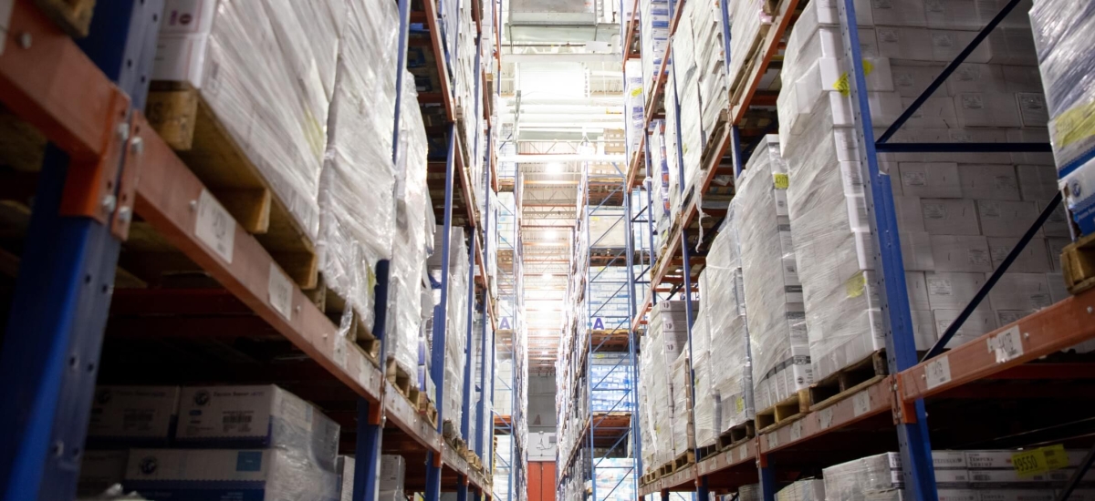 Rows of pallets in a bonded warehouse, showcasing organized storage solutions for imported goods under customs supervision.